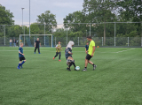 Laatste training S.K.N.W.K. JO10-1 (partijtje tegen de ouders) van woensdag 22 mei 2024 (99/133)